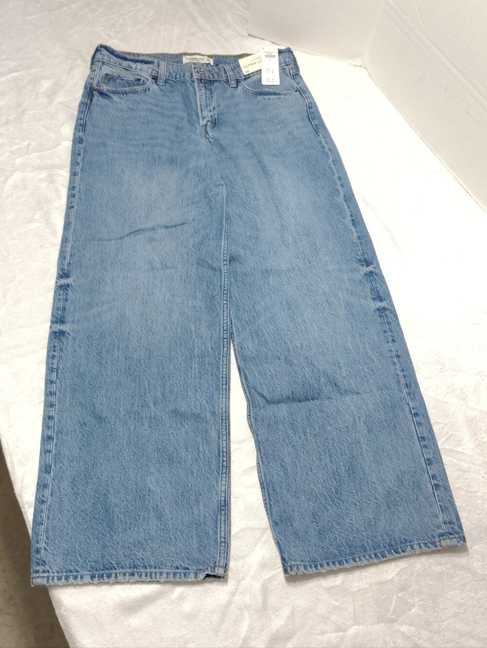 ( NEW ) Abercrombie 8 Fitch Ultra Low Rise , Women - 28 Jeans Perfect Condition